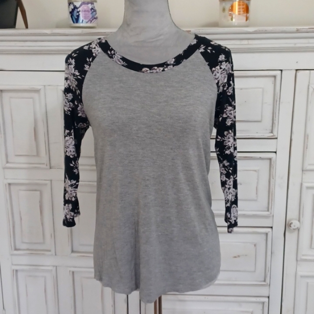 LE3NO size small top